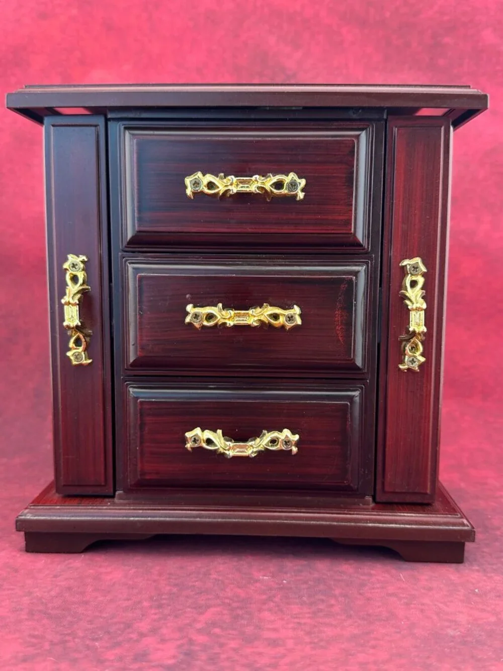 VINTAGE-STYLE WOODEN JEWELRY MINIATURE CHEST BOX, PLAY